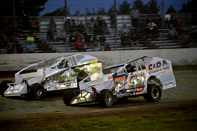 Lonnie Rivers (R7) battles David Boisclair (02) in the J&S Steel Sportsman Modifieds A Main Lonnie Rivers (R7) battles David Boisclair (02) in the J&S Steel Sportsman Modifieds A Main